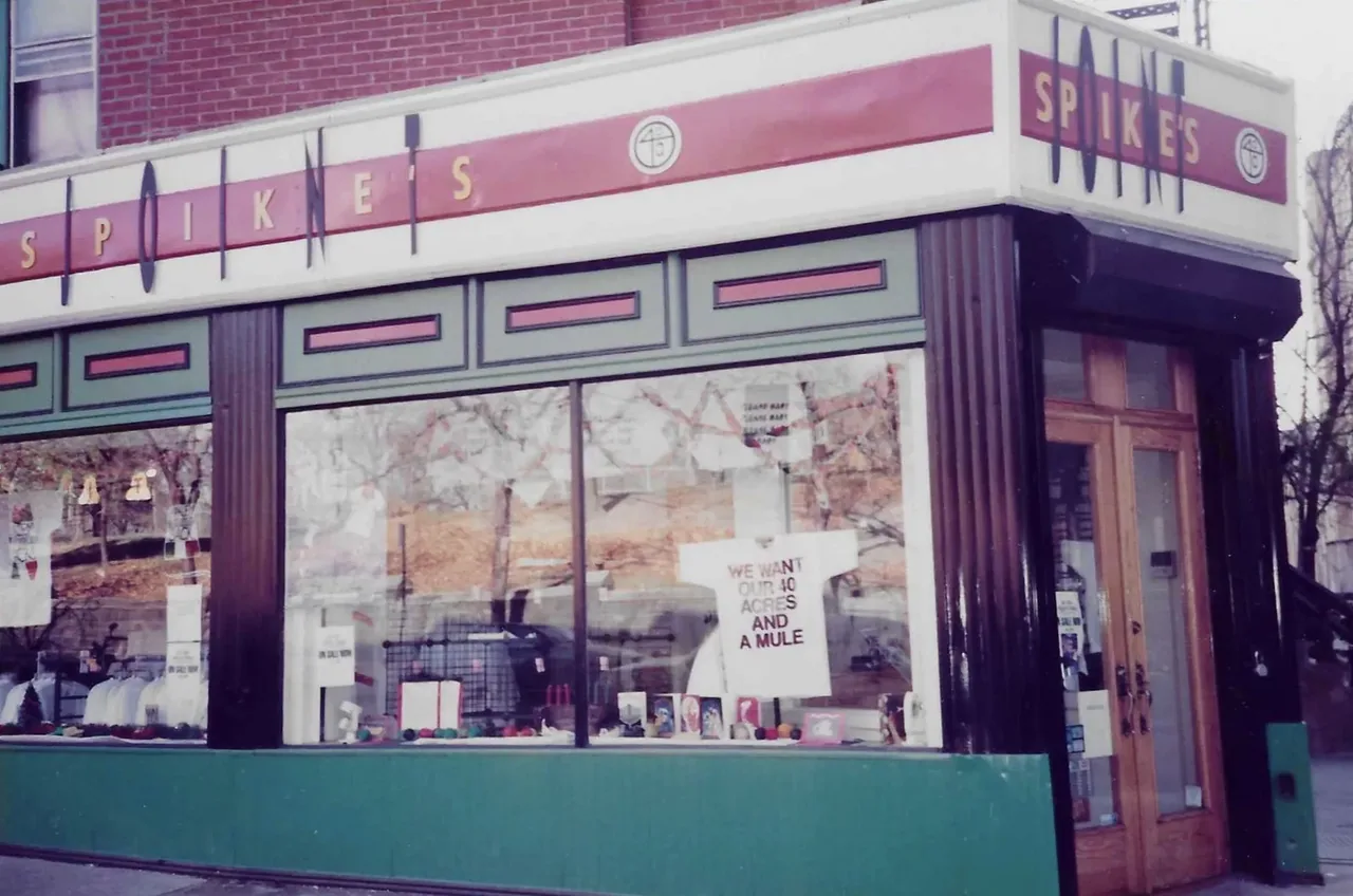 Great Spike Lee, I know from a long time. I used to live in Queens, sometimes I used to stop by his shop in Brooklyn and we used to reason for a while about the